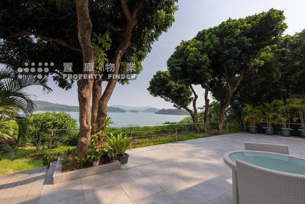 Waterfront House 海邊屋