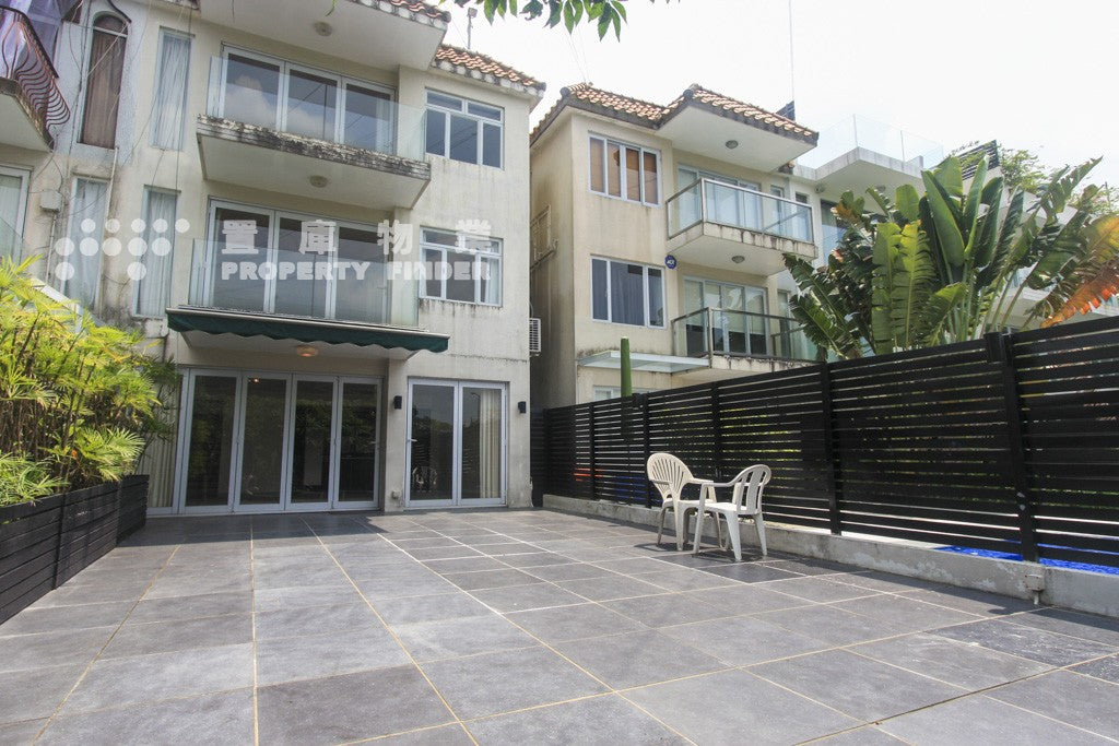 Little Village 小村莊