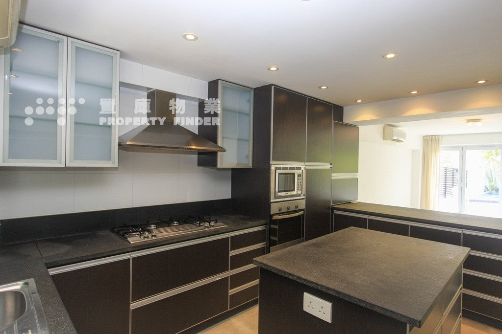 Little Village 小村莊