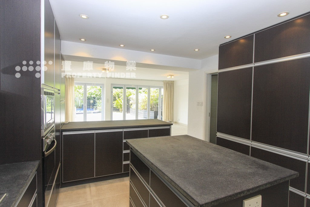 Little Village 小村莊