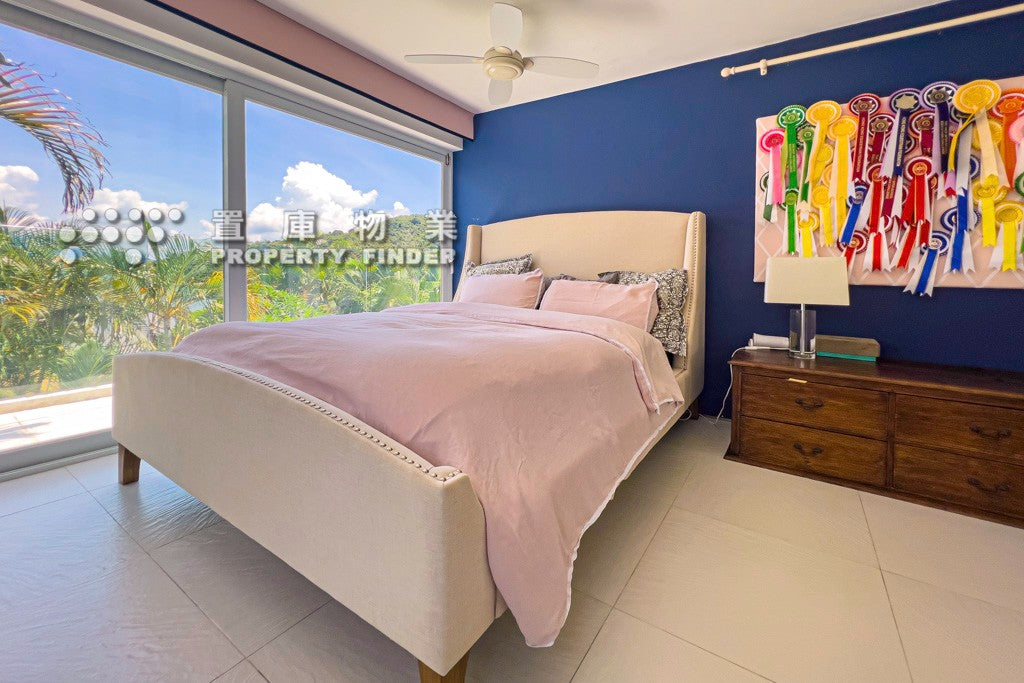 Lobster Bay 龍蝦灣