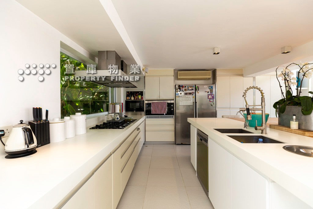 Lobster Bay 龍蝦灣