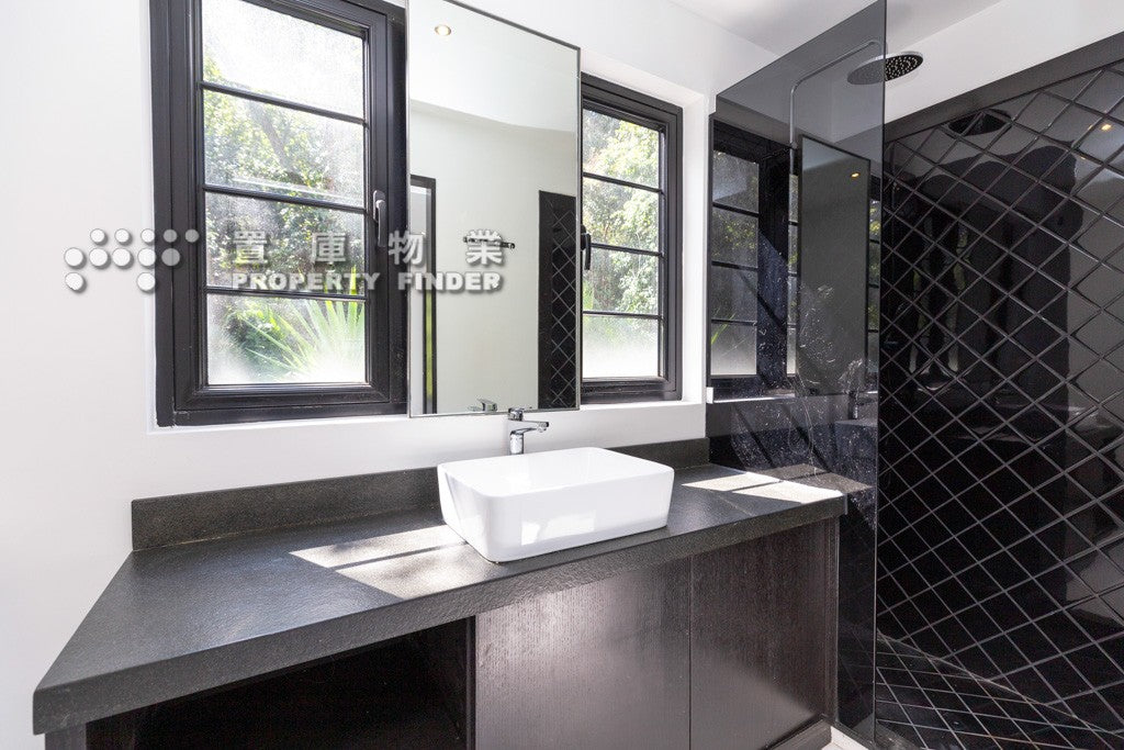 Privacy & detached 獨立屋