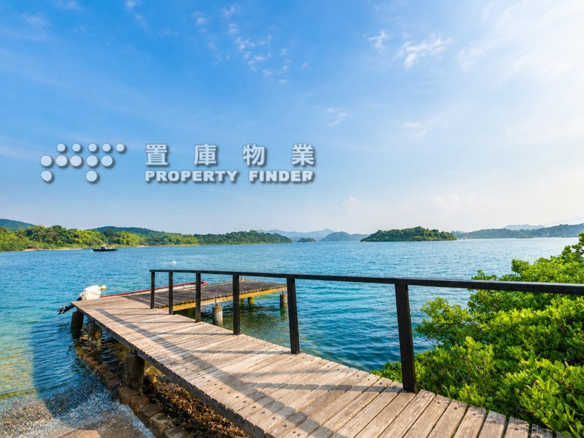 Waterfront house  海邊屋