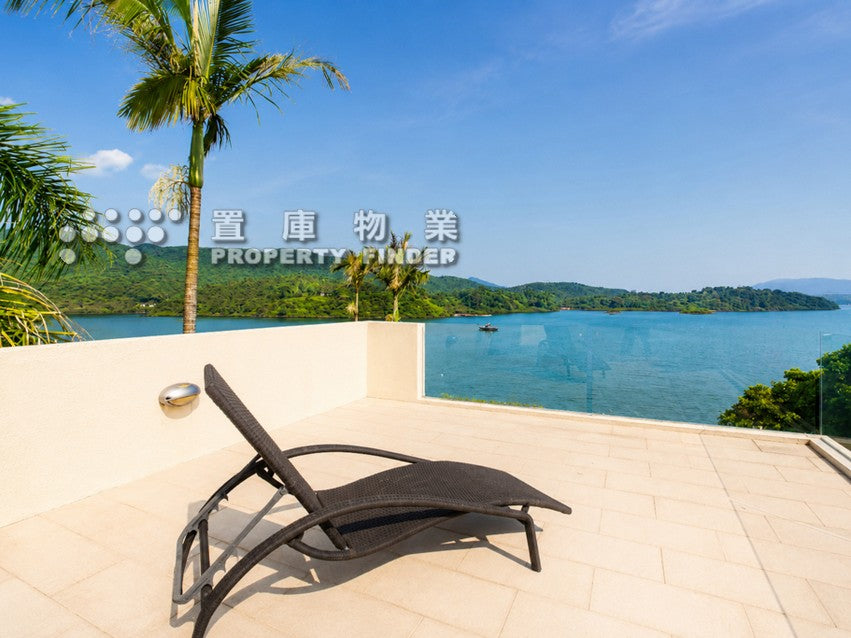 Waterfront house  海邊屋