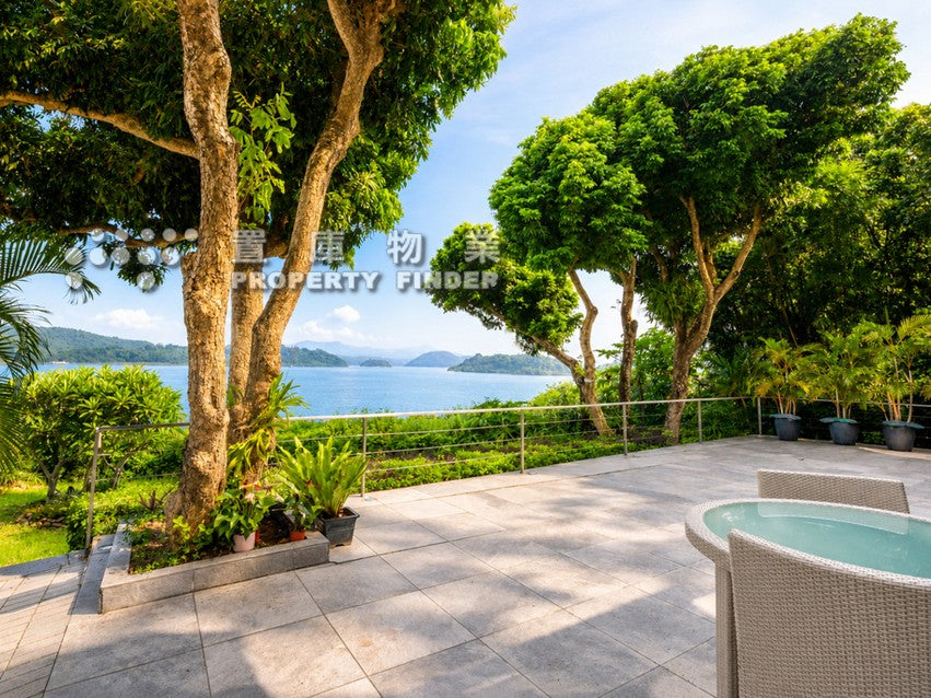 Waterfront house  海邊屋