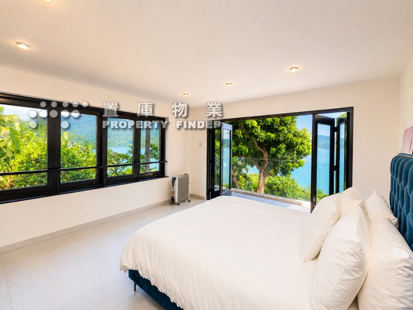 Waterfront house  海邊屋